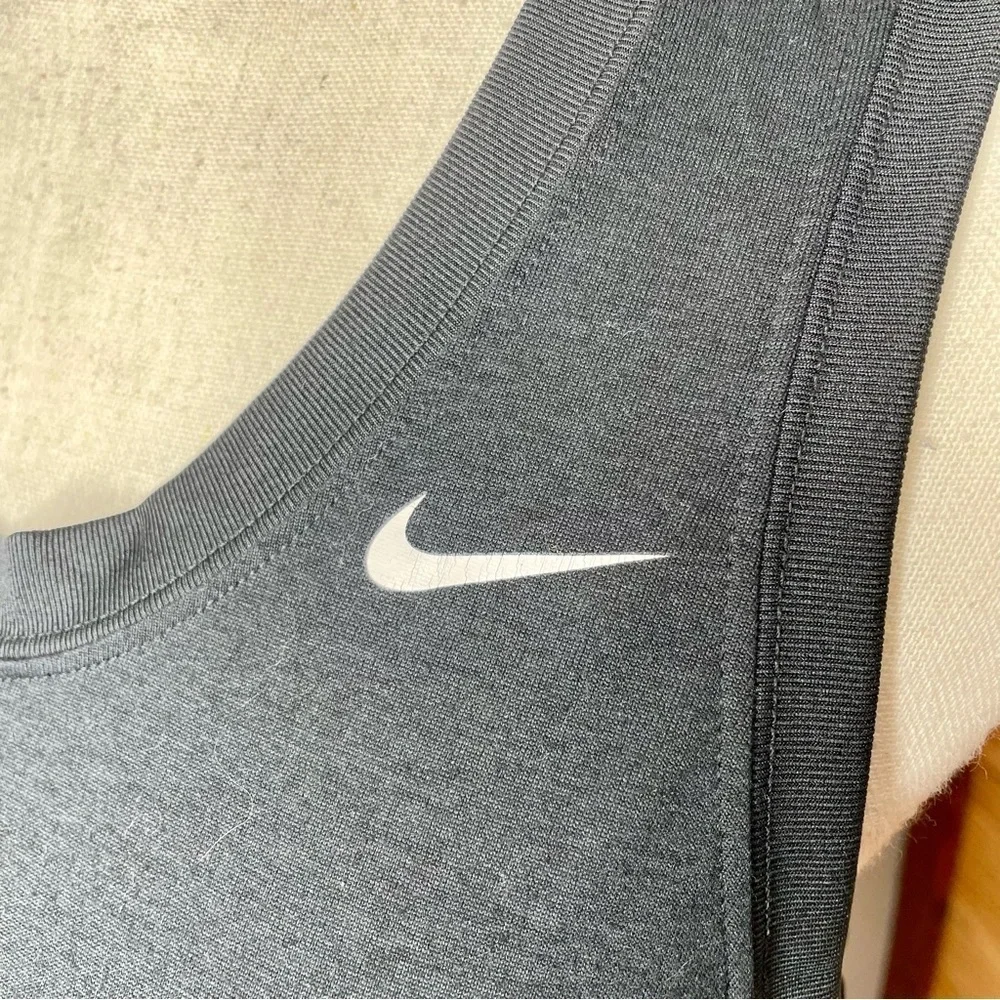 Nike Dri-Fit Sleeveless Activewear Workout Muscle Tank Top in Black Medium